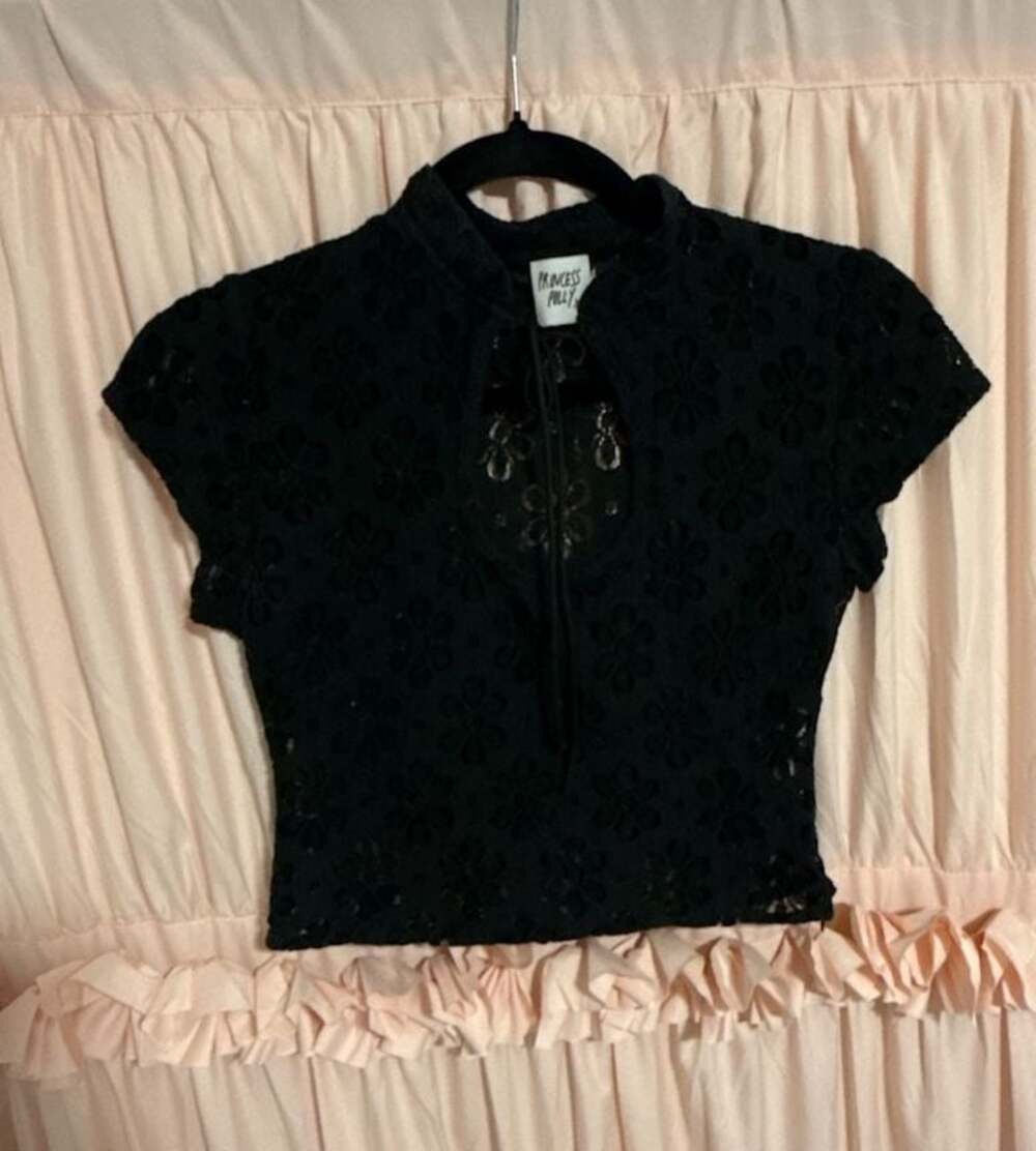 Princess Polly Black Floral Eyelet Lace Top Size 4 Cap Sleeve Cropped Blouse